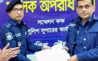 পুরস্কৃত হলেন কুলাউড়া থানার ওসি (তদন্ত) সঞ্জয় চক্রবর্তী