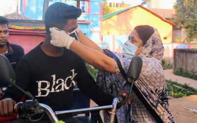 কুলাউড়ায় অসহায়দের পাশে নারী সমাজকর্মী মনি