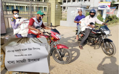 কুলাউড়া নবীনচন্দ্র সরকারি স্কুলের দরিদ্র শিক্ষার্থী-নিম্ন বেতনভোগীদের মধ্যে খাদ্য সামগ্রী বিতরণ