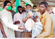 কুলাউড়ায় কালিটি চা-শ্রমিকের মধ্যে জেলা প্রশাসনের খাদ্য সামগ্রী বিতরণ