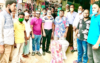 কুলাউড়ায় সংবাদপত্র হকারদের মাঝে বেনীআসহকলা পত্রিকার ঈদ সামগ্রী বিতরণ