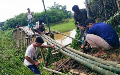 একটি সেতুর অভাবে চরম দূর্ভোগে হাজারো মানুষ