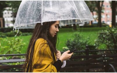 বৃষ্টিতে মোবাইল ফোন ভিজে গেলে